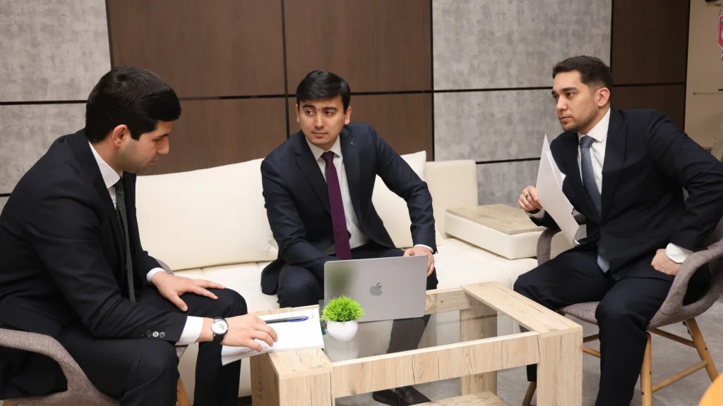 Black Swan Consulting lawyers in a client meeting